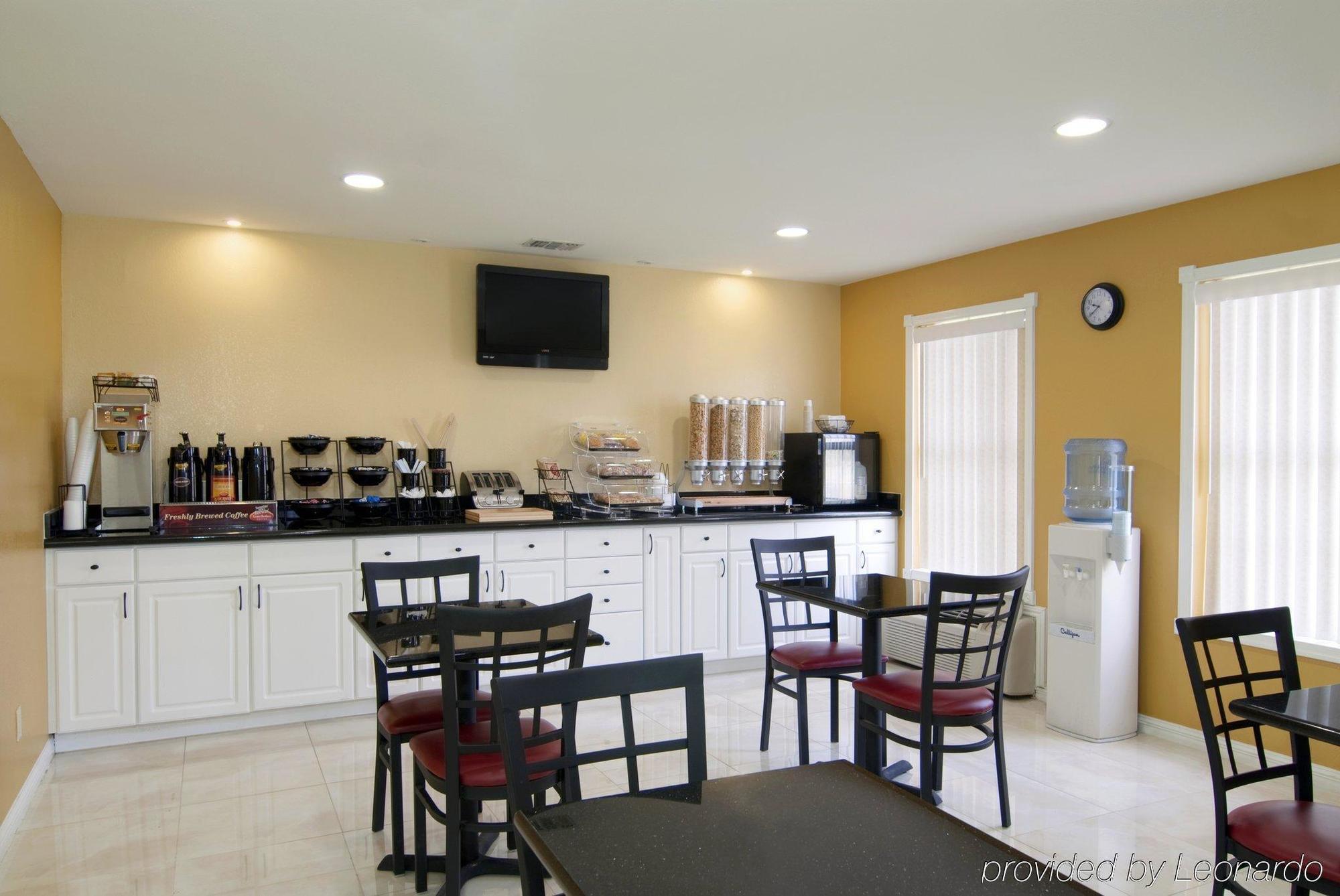 Americas Best Value Inn Харлинген Ресторан фото