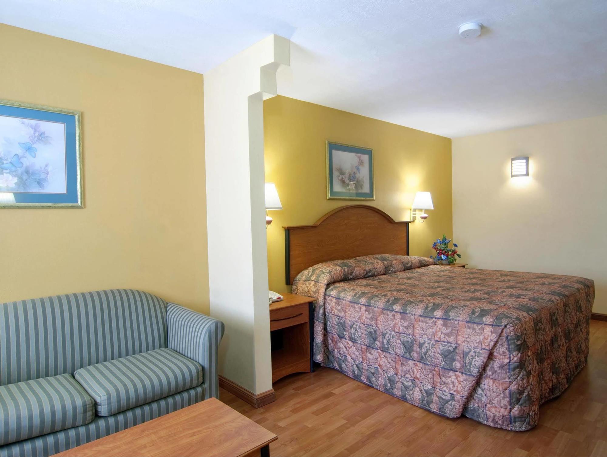 Americas Best Value Inn Харлинген Экстерьер фото