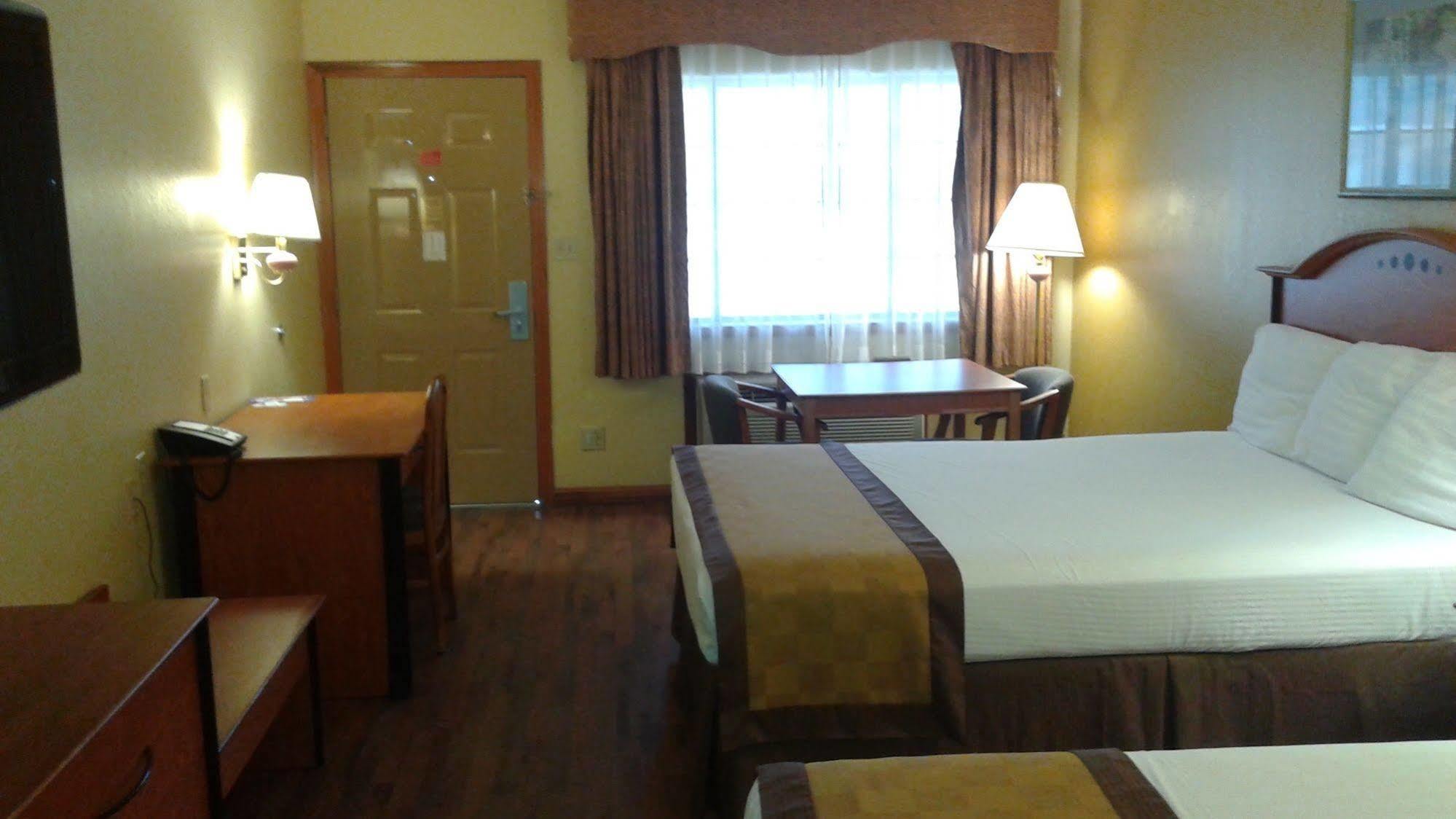 Americas Best Value Inn Харлинген Экстерьер фото