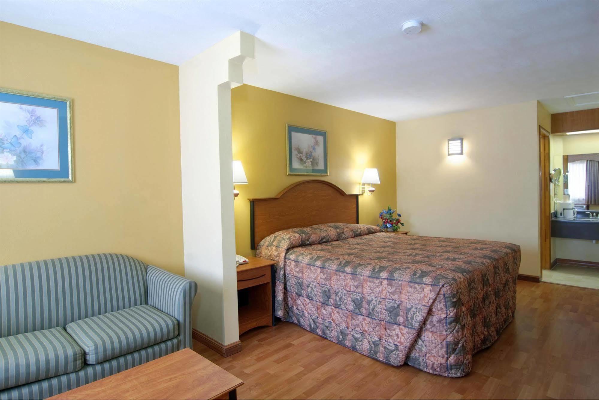 Americas Best Value Inn Харлинген Номер фото